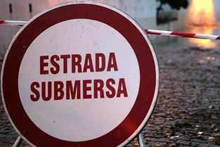 Chuva intensa corta estradas em Benavente e Vila Franca