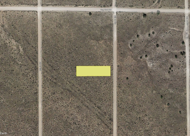 Miniatura: Prime Real Estate Alert! Half-Acre Paradise in an Amazing Location - Act Fast!!!