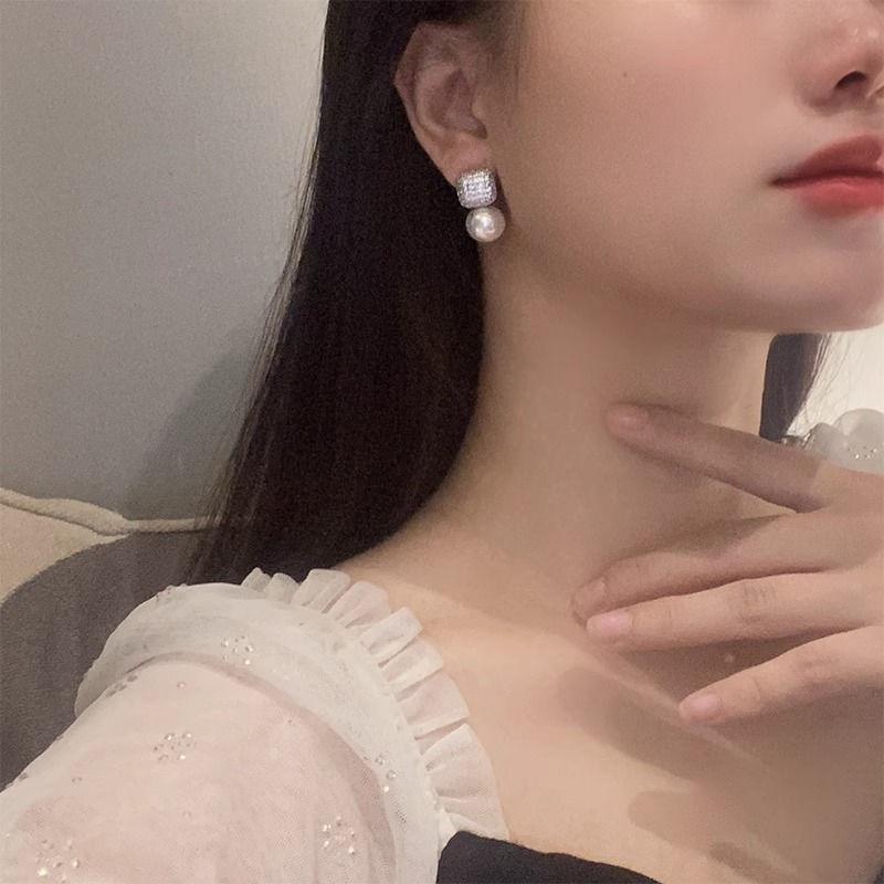 Thumbnail: Crystal Pearl Elegance Earrings