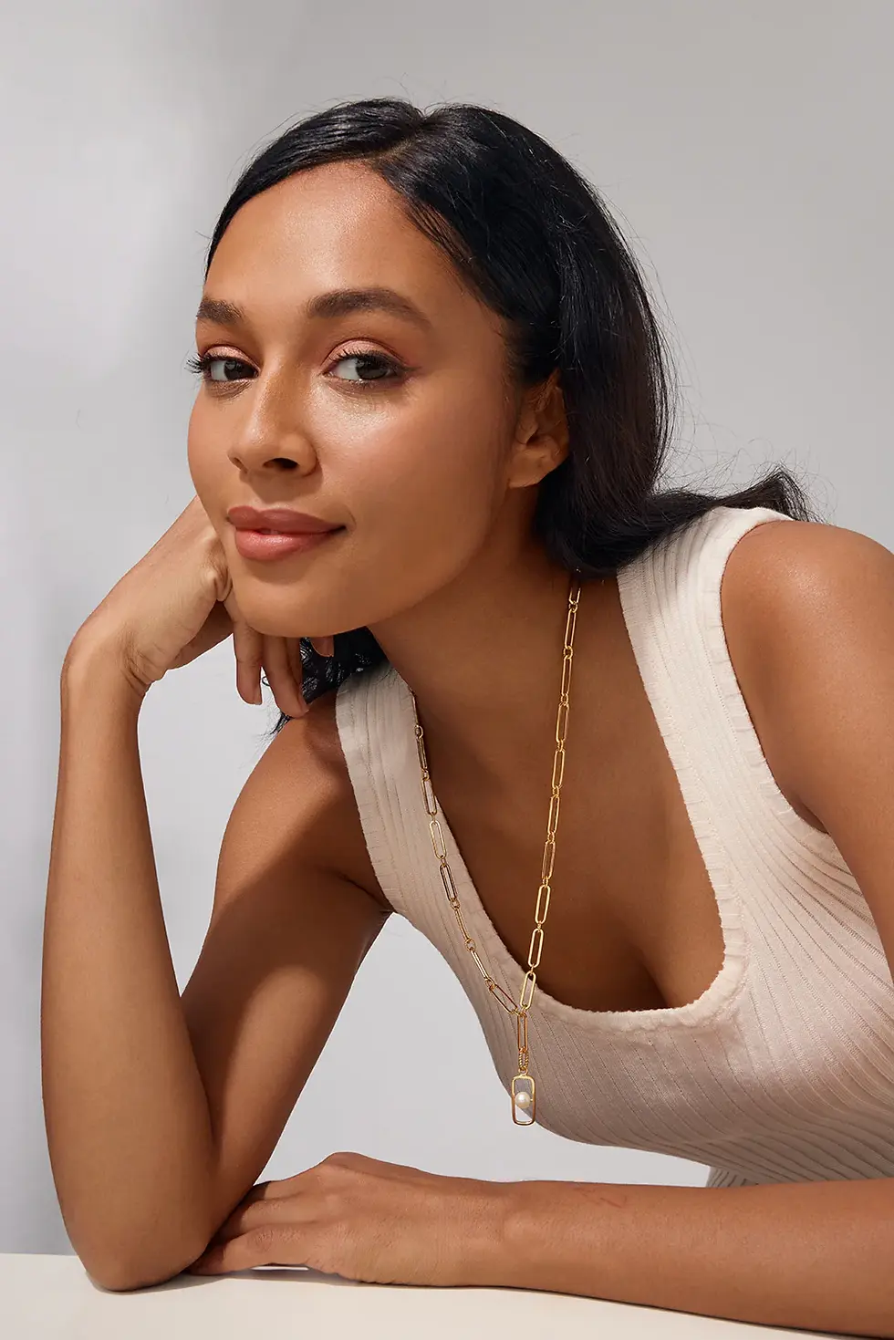 Thumbnail: Queenie Linked Necklace With Pearls Pendant