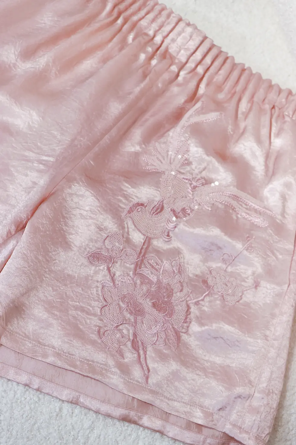 Thumbnail: Silken Echo Shorts with Embroidered Birdsong 繡影雀語真絲短褲