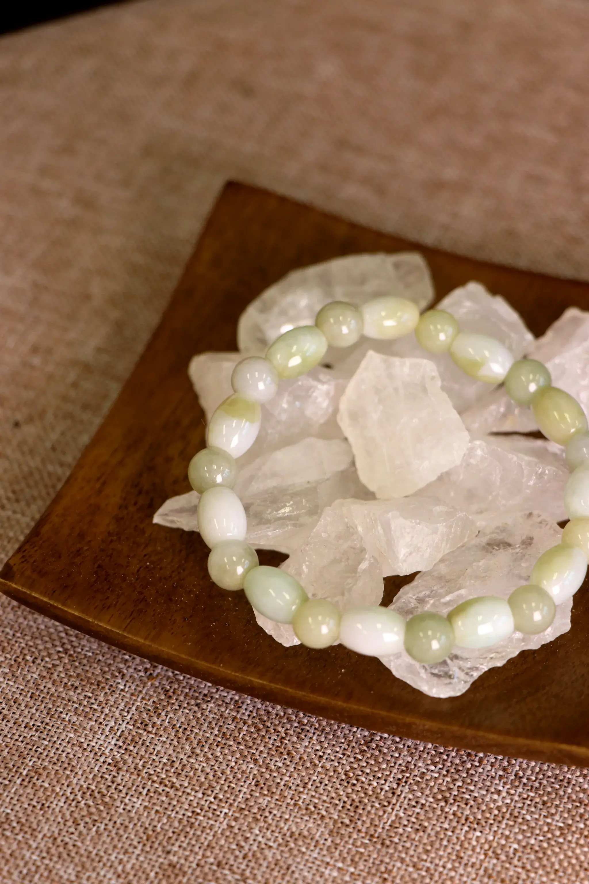 Jade Whisper Bracelet 柔白翡翠手串