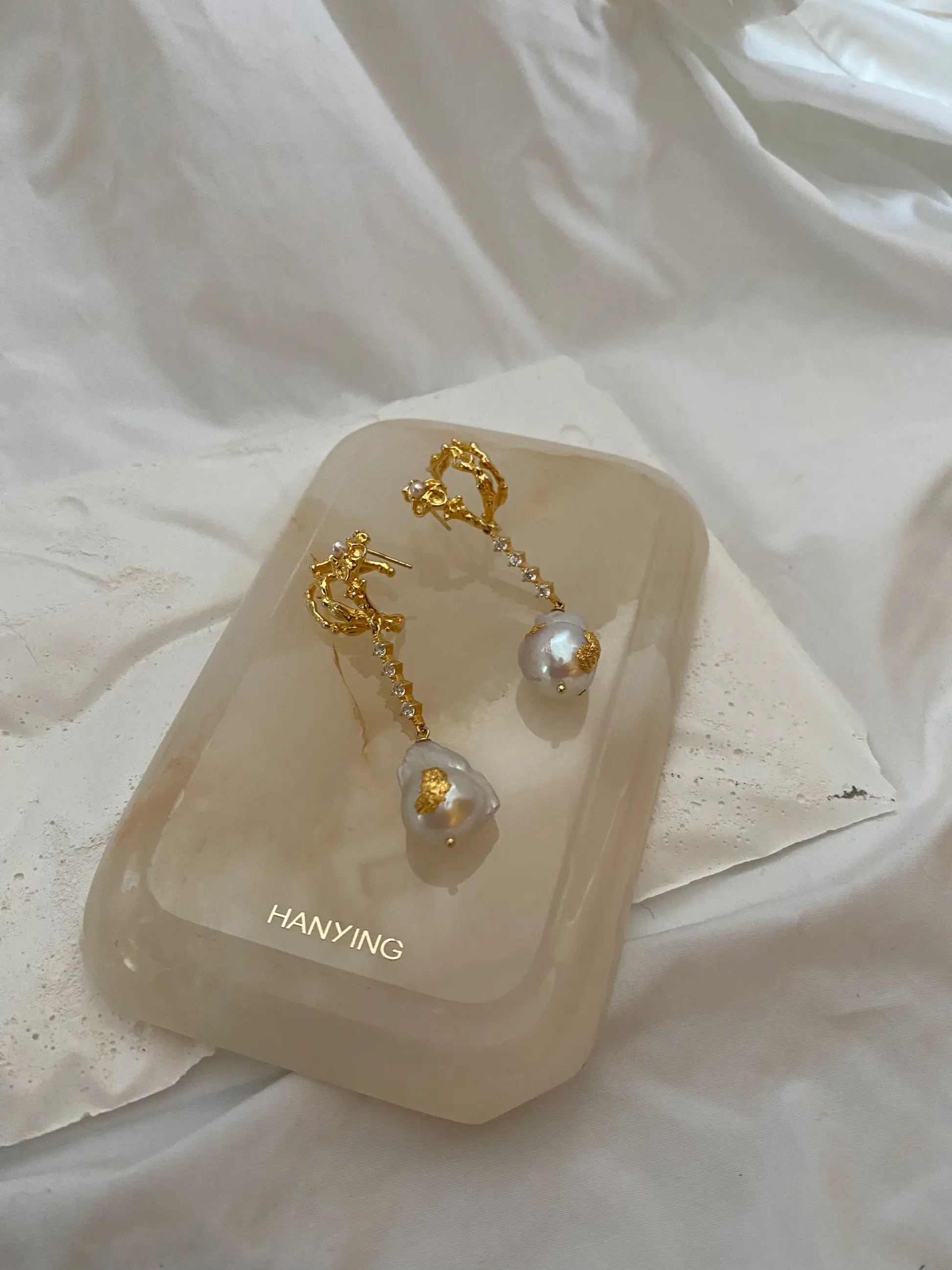 SHELL & BLOSSOM EARRINGS WITH BAROQUE PEARLS