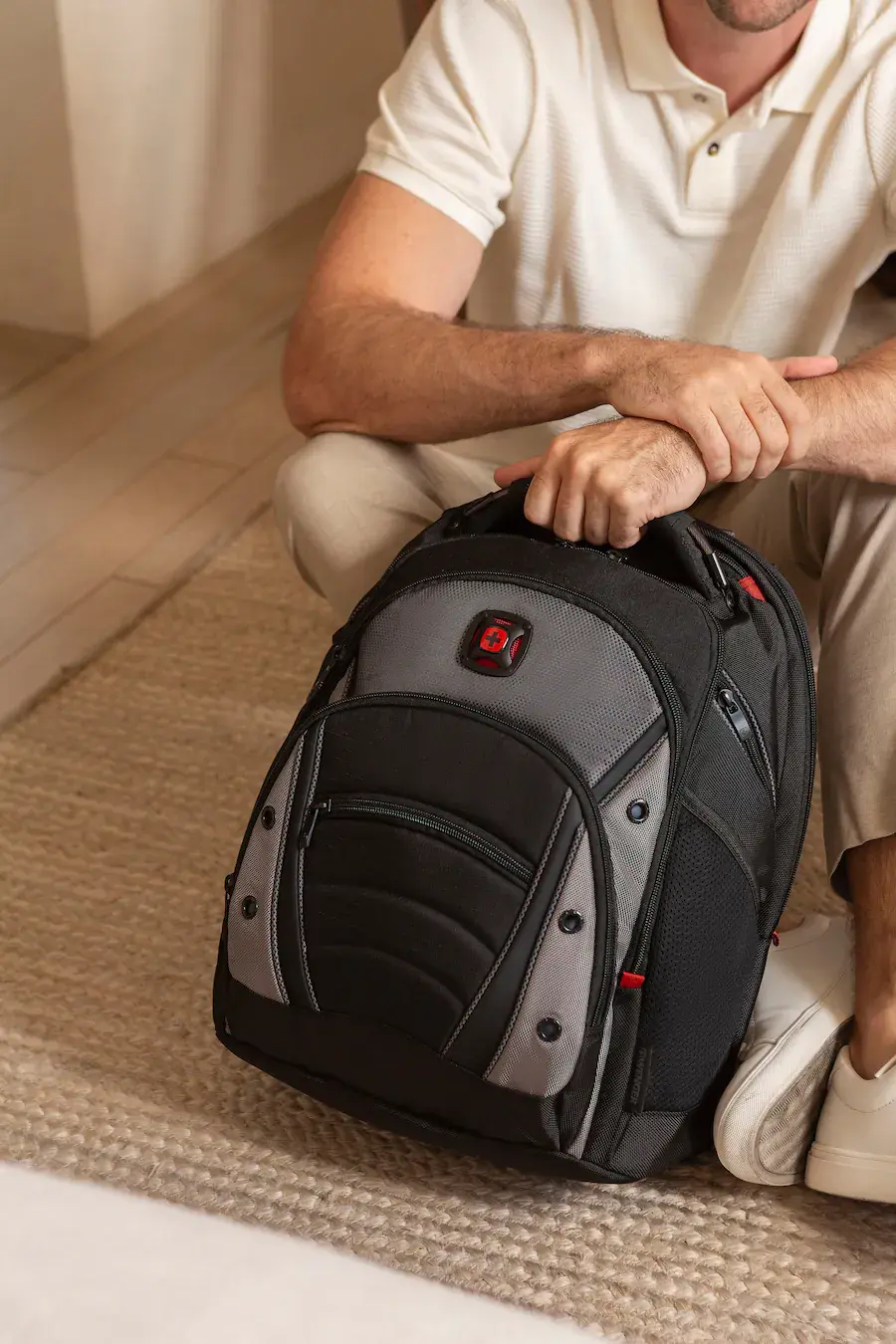 Miniatura: תיק גב שווצרי איכותי ונוח במיוחד