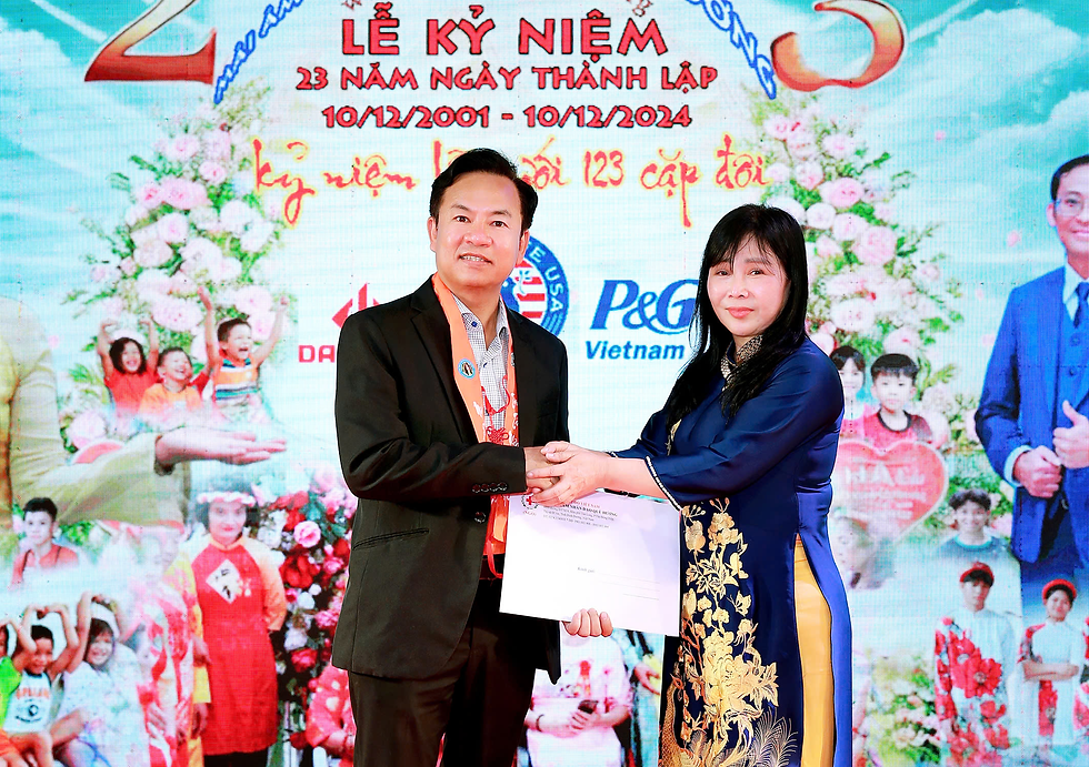 Organizations and benefactors donated gifts to the Center.