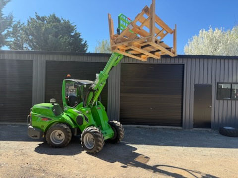 Avant 745T with Pallet Fork