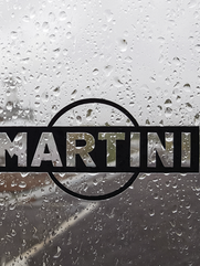 Stencils, ideales para personalizar vitrinas, y muros en negocios.