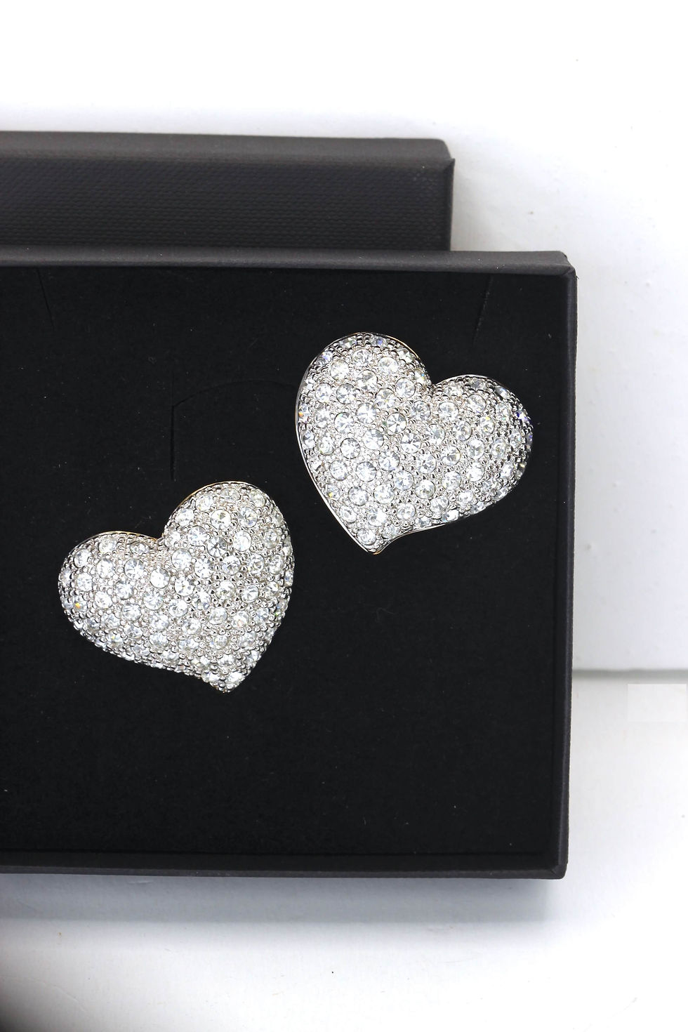 Thumbnail: Vintage {Aphrodite} Heart Earrings