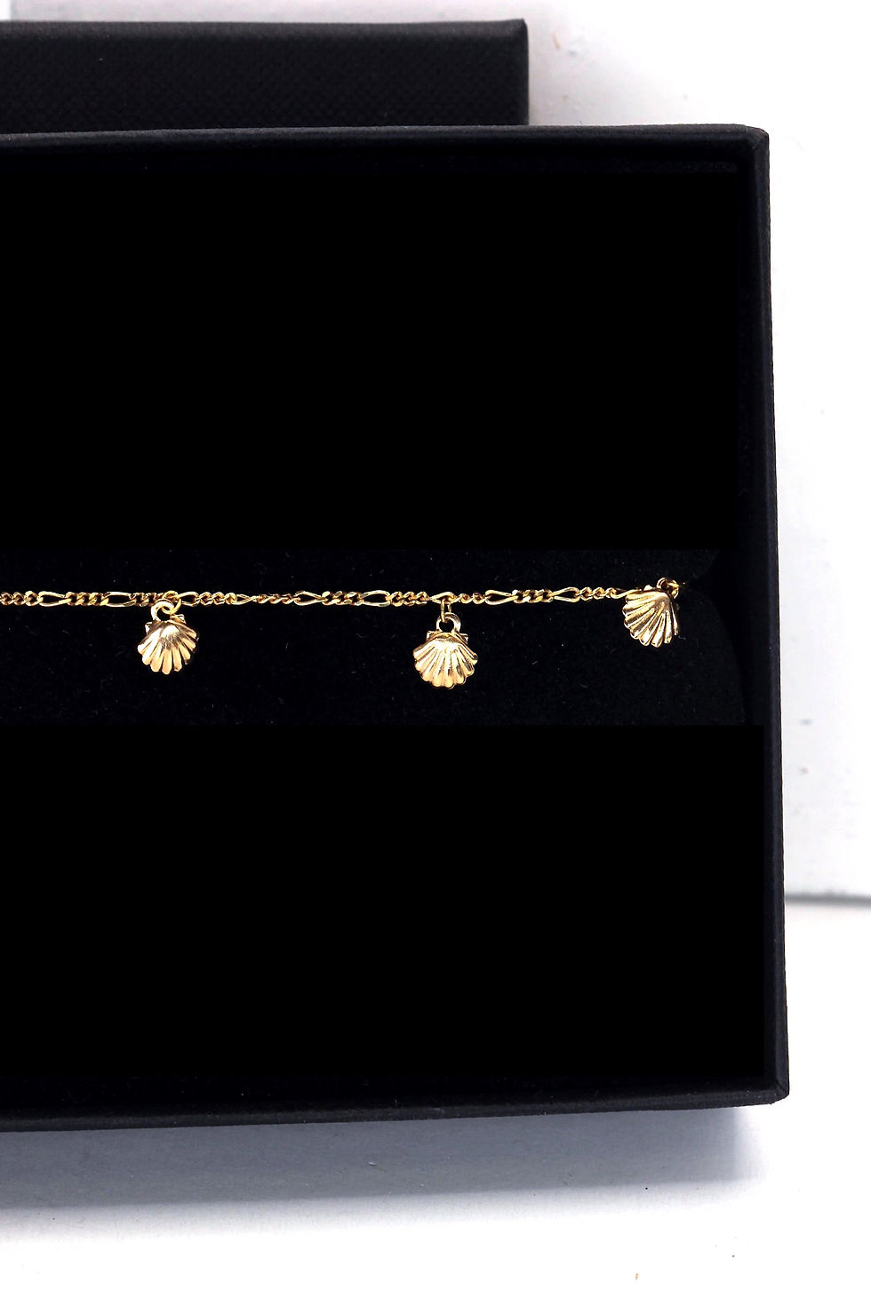 Thumbnail: Gold Vermeil {Shelly} Seashell Bracelet