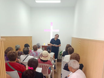 Semana Santa en Comunidad: Un Encuentro con la Cruz y la Resurrección