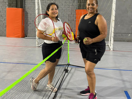 Dale un Saque a la Diversión con el Mini Tenis en la Guay