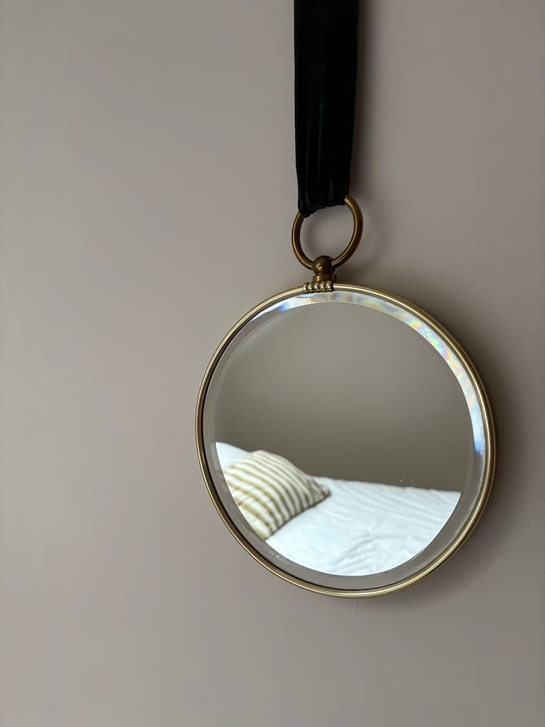 Miniature : Miroir surmonté d'une attache velours
