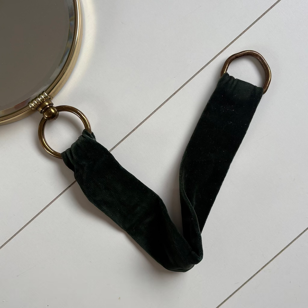 Miniature : Miroir surmonté d'une attache velours