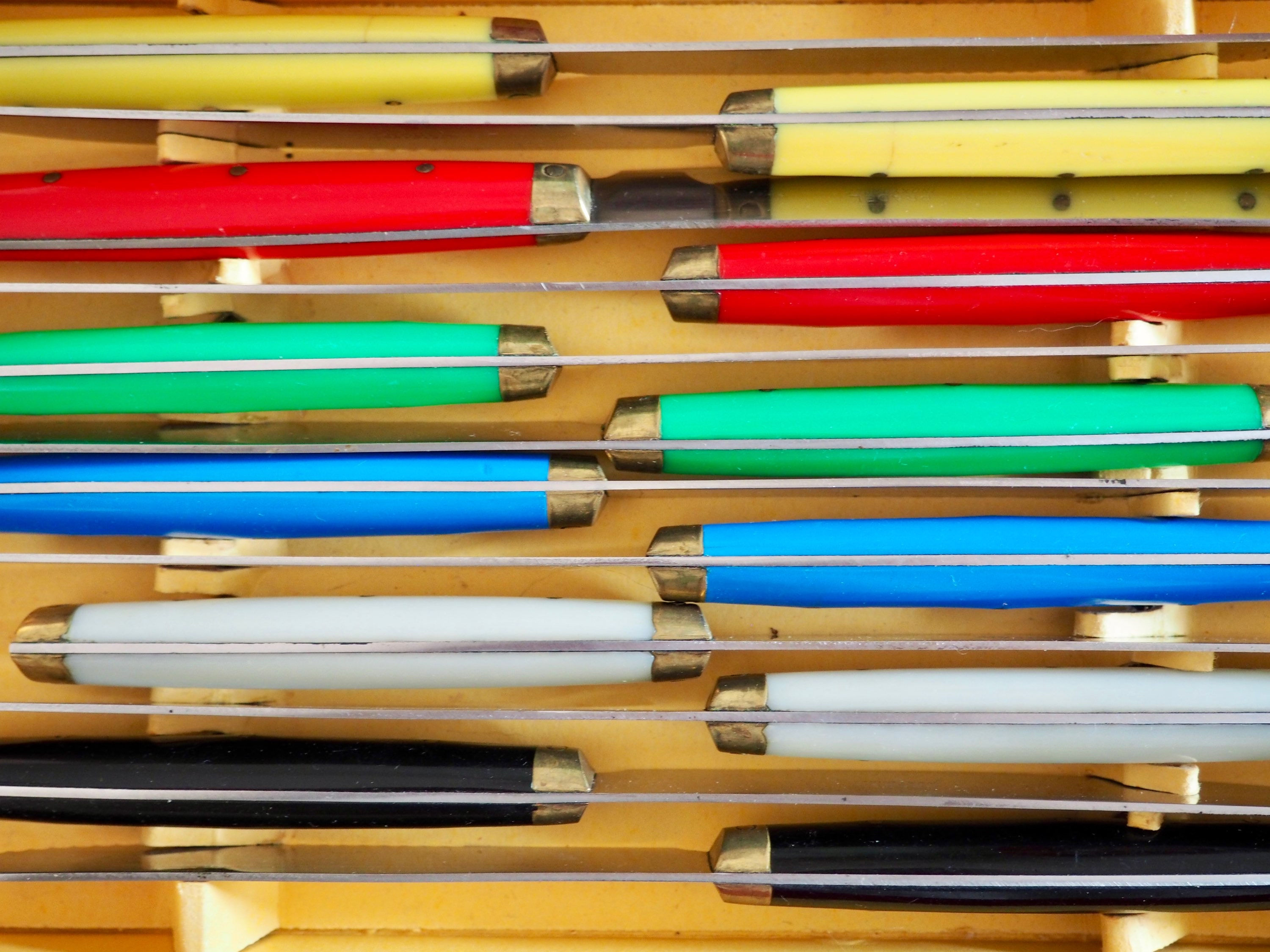 Les couteaux colorés 