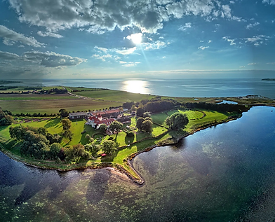 Gl Avernæs luftfoto.png