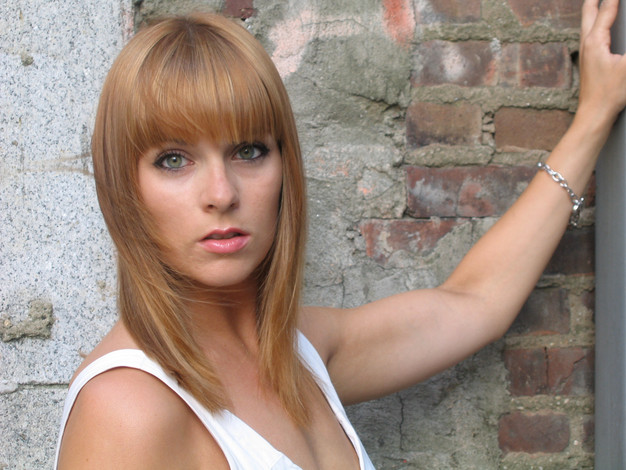 Cutting Your Fringe With A Straight Line Design