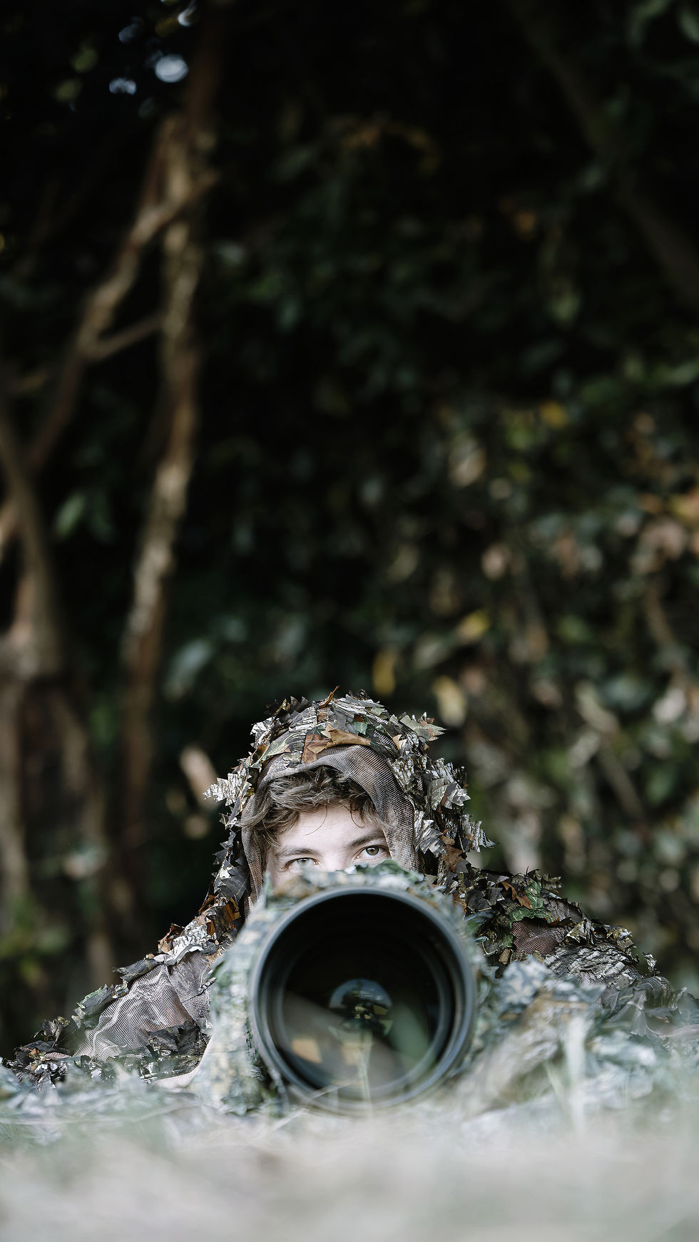 Valentin Marcheguay photographiant la faune au ras du sol
