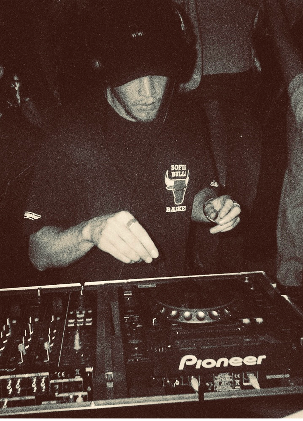 dj.png