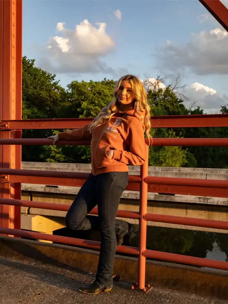 westernriding_westernfashion_sweatshirt_westernoutfit_clothing_for_women_outfit-cowgirl_ranch-girls_outdoorridingwesternridin
