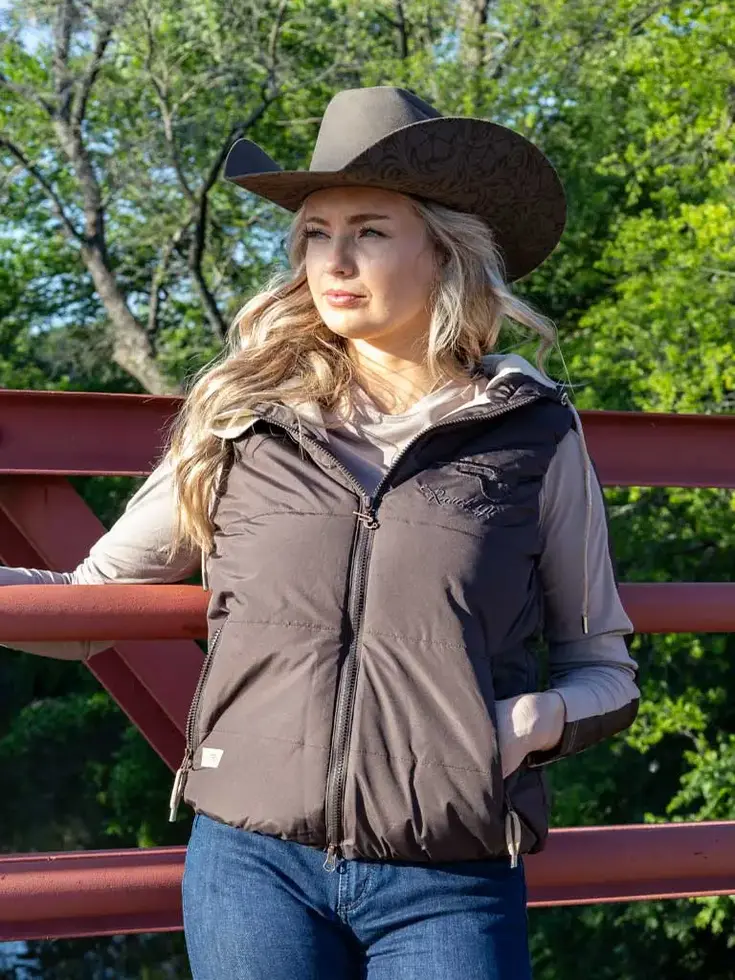 western_ridingvest_westernoutfit_padded_winter_vest_for_womens_outfit_cowgirl_ranch