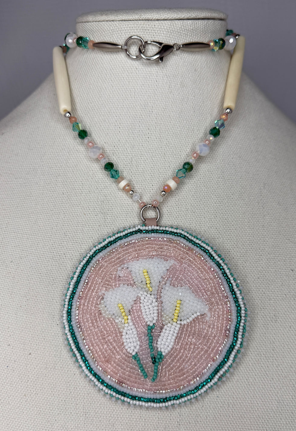 Thumbnail: Calla Lillies Medallion