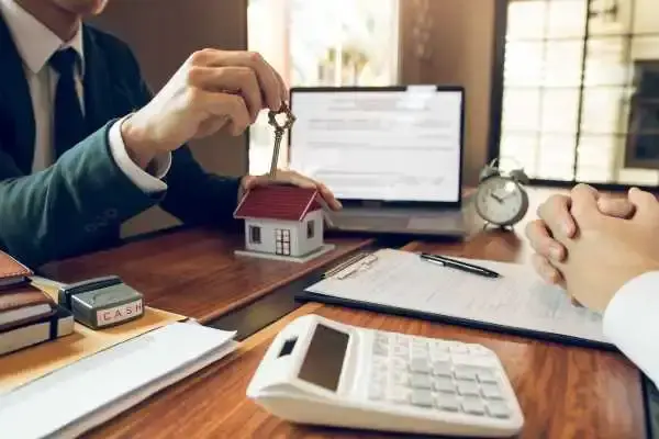 Notice to mortgagor is required prior to extrajudicial foreclosure