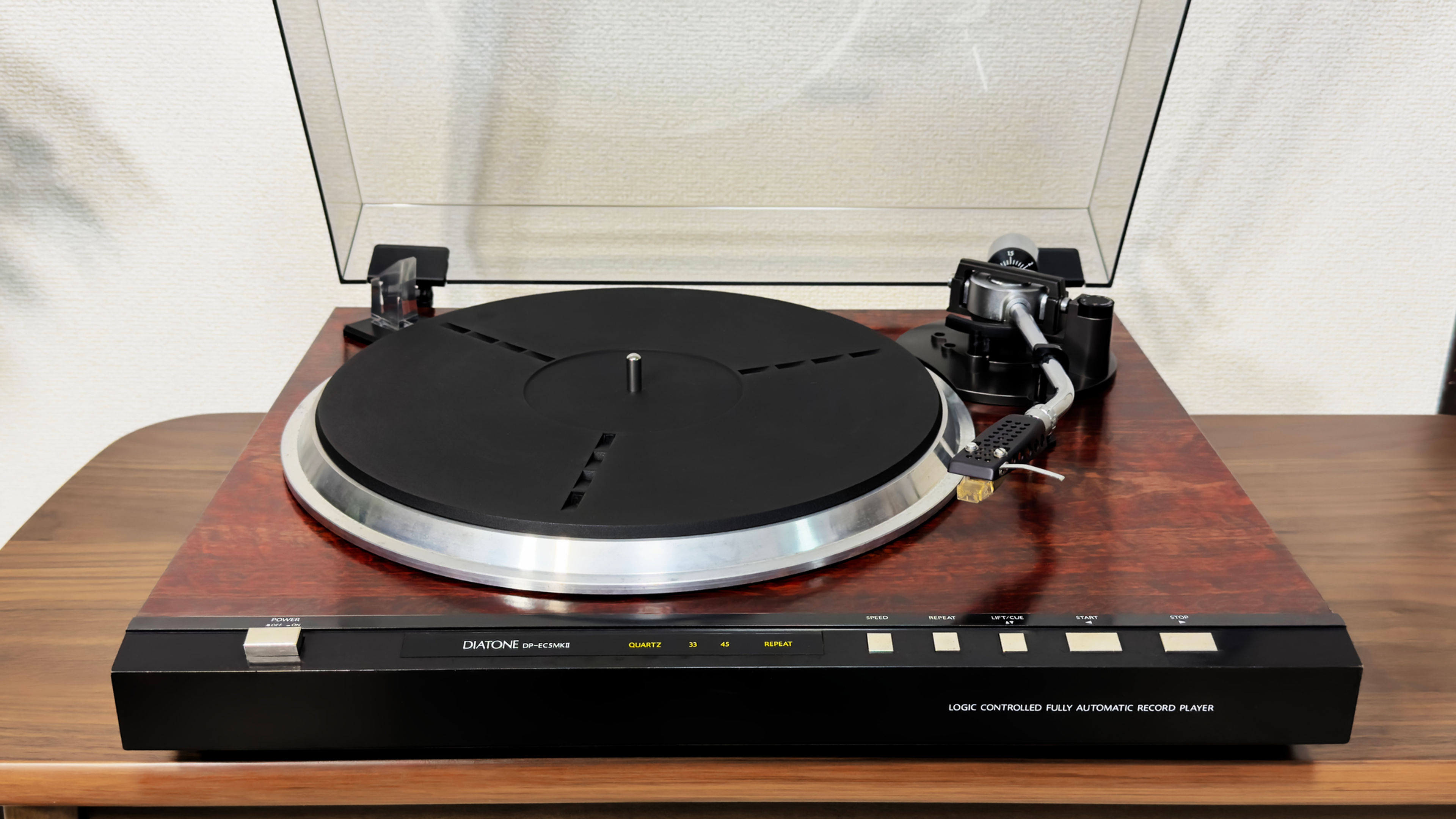Diatone DP-EC5MK II Turntable Front View
