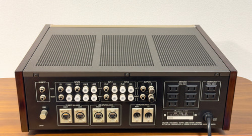 Accuphase C-200V / P-300V / DP-70 3点セット Accuphase C-200 and Accuphase P-250