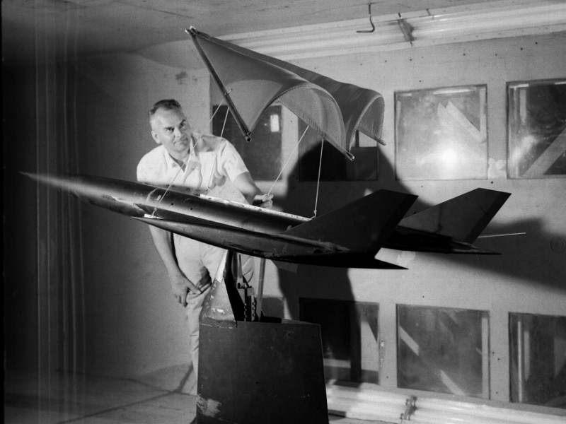 Francis Rogallo testing his wing at Langley