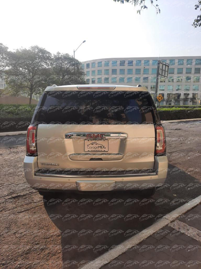 Miniatura: GMC Yukon Denali 2016