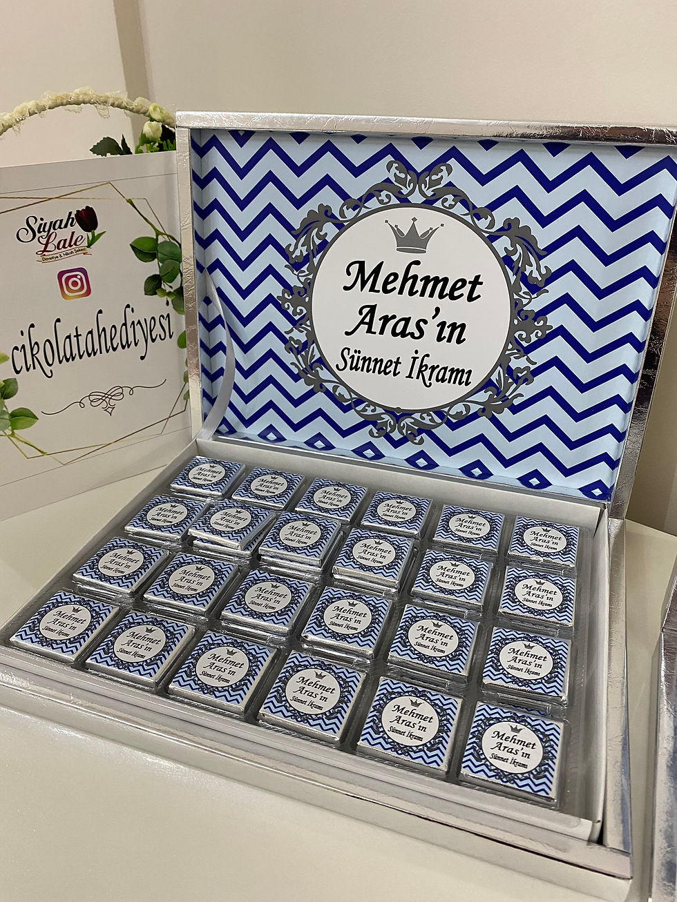 Küçük resim: Karton Kutulu Baskılı Madlen Çikolata 75 Adet - Model 35