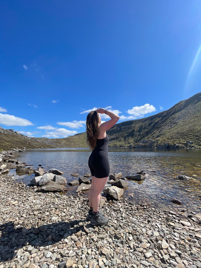 Me Devil's Punchbowl Hike