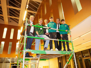 FCA- und AEV-Nachwuchs testet Gerüstbau bei der HWK-Berufsinformationsmesse