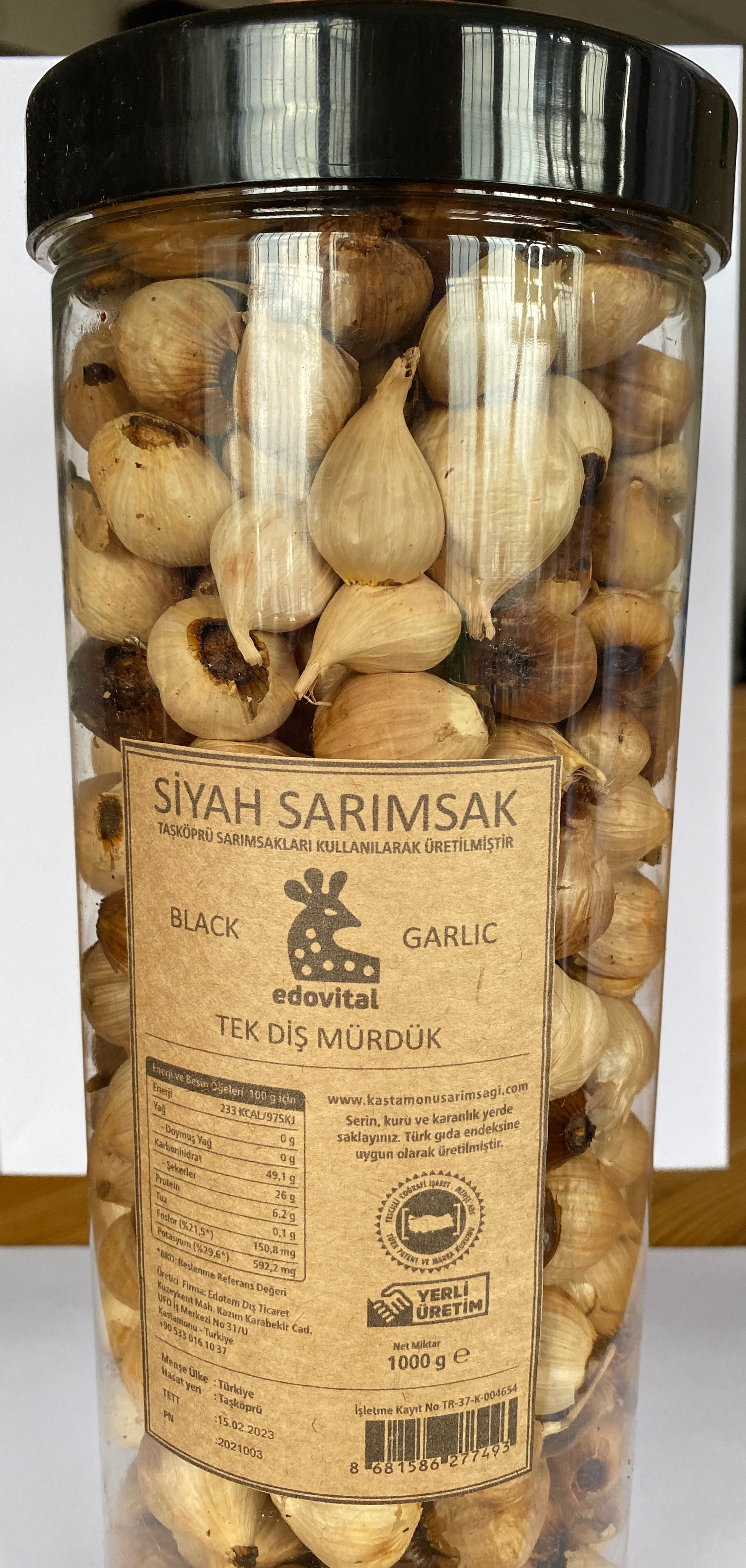 Siyah sarımsak kutusu