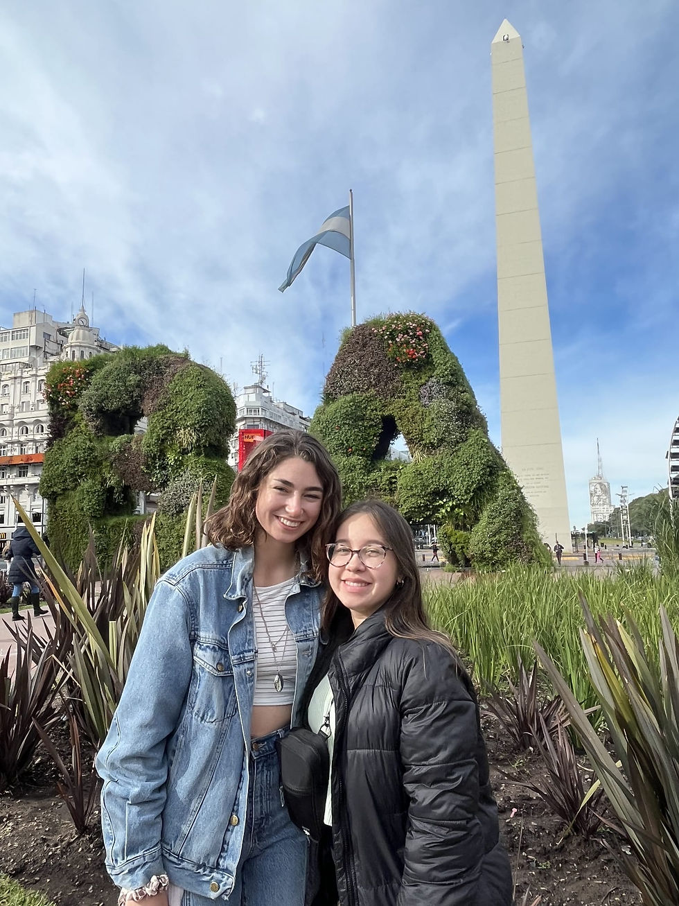 Sarah, yo, y el Obelisco