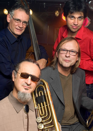 peter-schaerli-trio-featuring-glenn-ferris_priska-ketterer-1200 (1).jpg