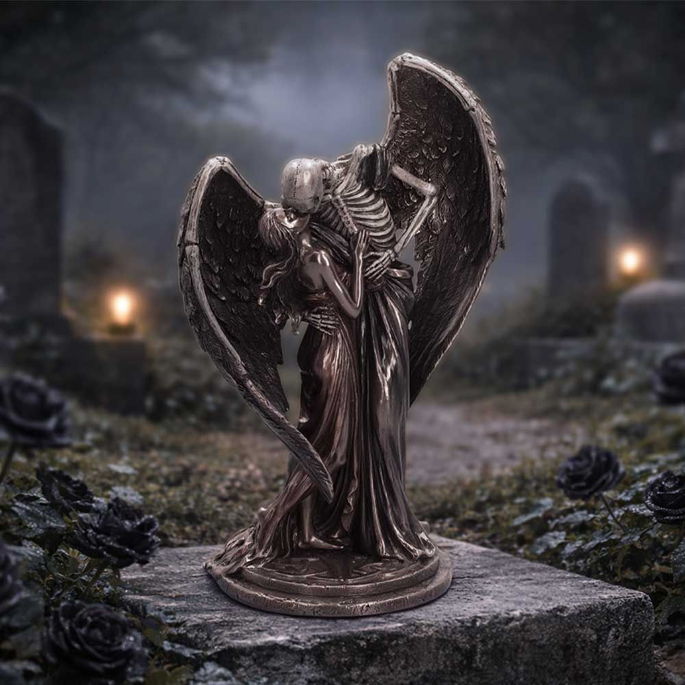 The Kiss of Death 25.7cm