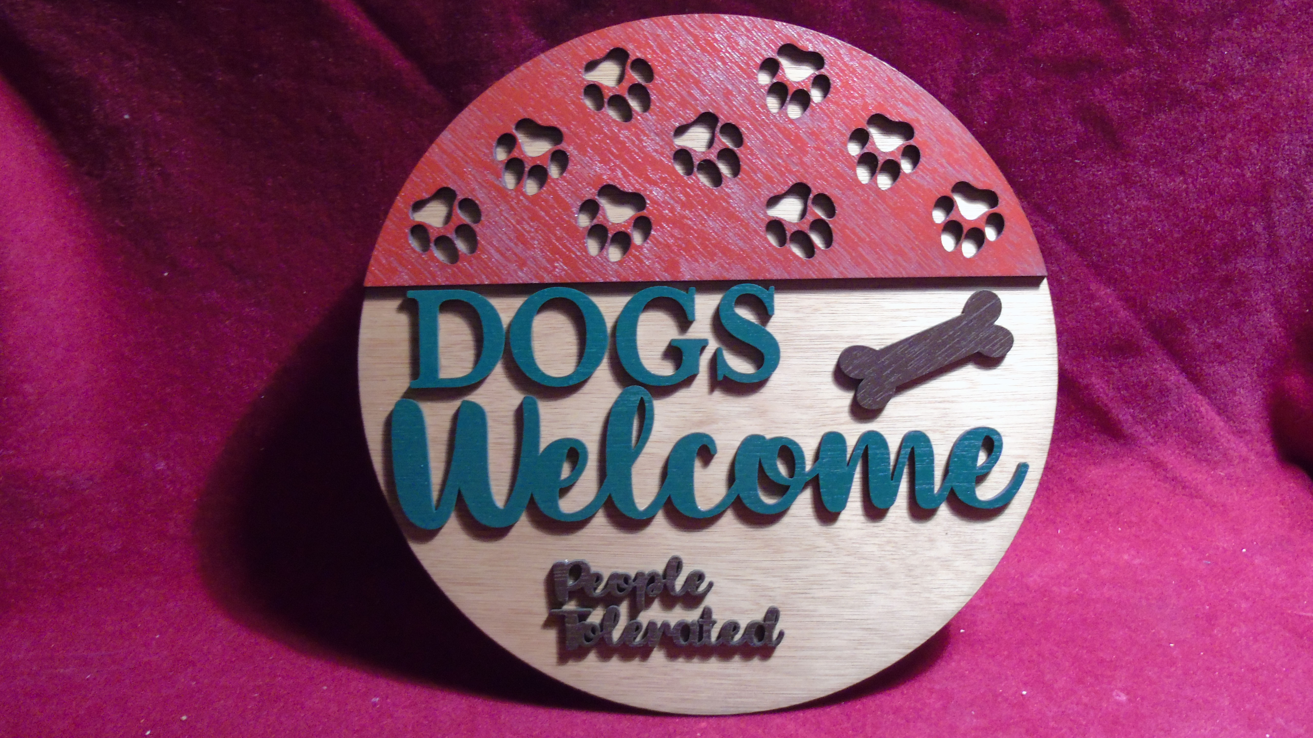 Dogs welcome wall plaque