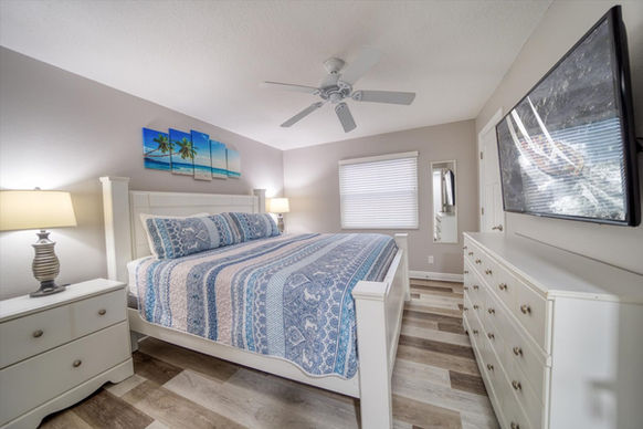 2nd Bedroom fit for a King