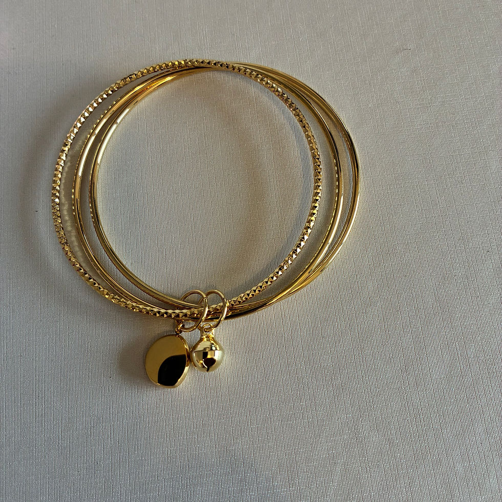 Miniatura: Pulseira Conjunto de 3 anéis dourada com pingente de gota e coração