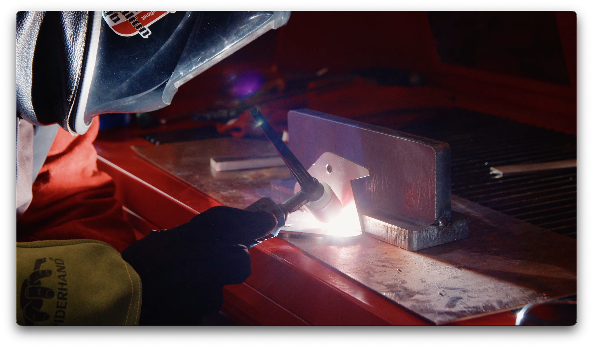 Schweissarbeiten bei Coweld GmbH – Aufnahme aus der CANFILM-Filmproduktion