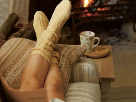 Cozy Night In: Candles, Hot Chocolate & Christmas Movies