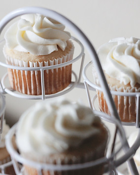 White Frosting Cupcakes