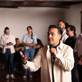 🤝🏡 "Trabajamos para que las familias vivan mejor": Luis Nava entrega apoyos en San Juan del Río.