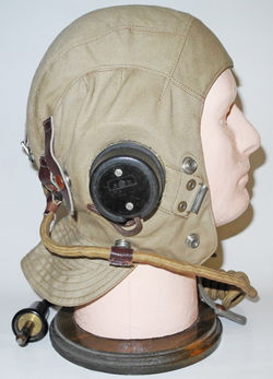 洋書 VINTAGE FLYNG HELMETS 洋書 VINTAGE FLYNG HELMETS Vintage Flying Helmets: Aviation
