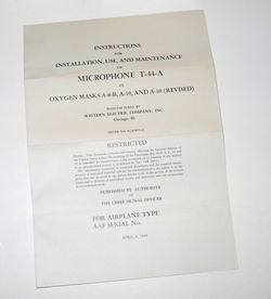 AAF T-44A microphone for the A-14 / A-10A mask with connector for British aircraft use