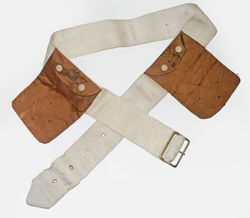 RAF Bomber crew waistbelt with pockets for chemically-heated "Everhot" pads