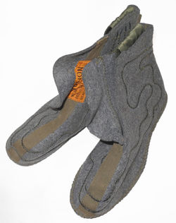 AAF electrically-heated bootees for the F-1 "Bunny" and F-2 heated flying suits
