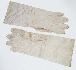 Excellent 1944 dated RAF silk inner gloves/liners for the 1941 pattern and later issue flying gloves