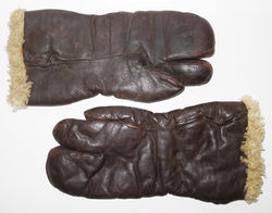 US AAF Air Gunner's gloves with separate trigger finger, Type A-9